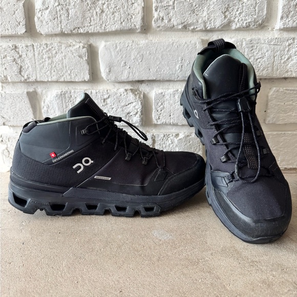 On Running Men's Black Hiking Shoes - Picture 2 of 6